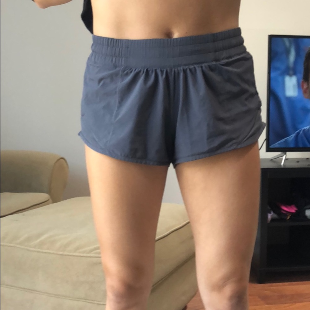 grey hotty hot 2.5” lululemon shorts